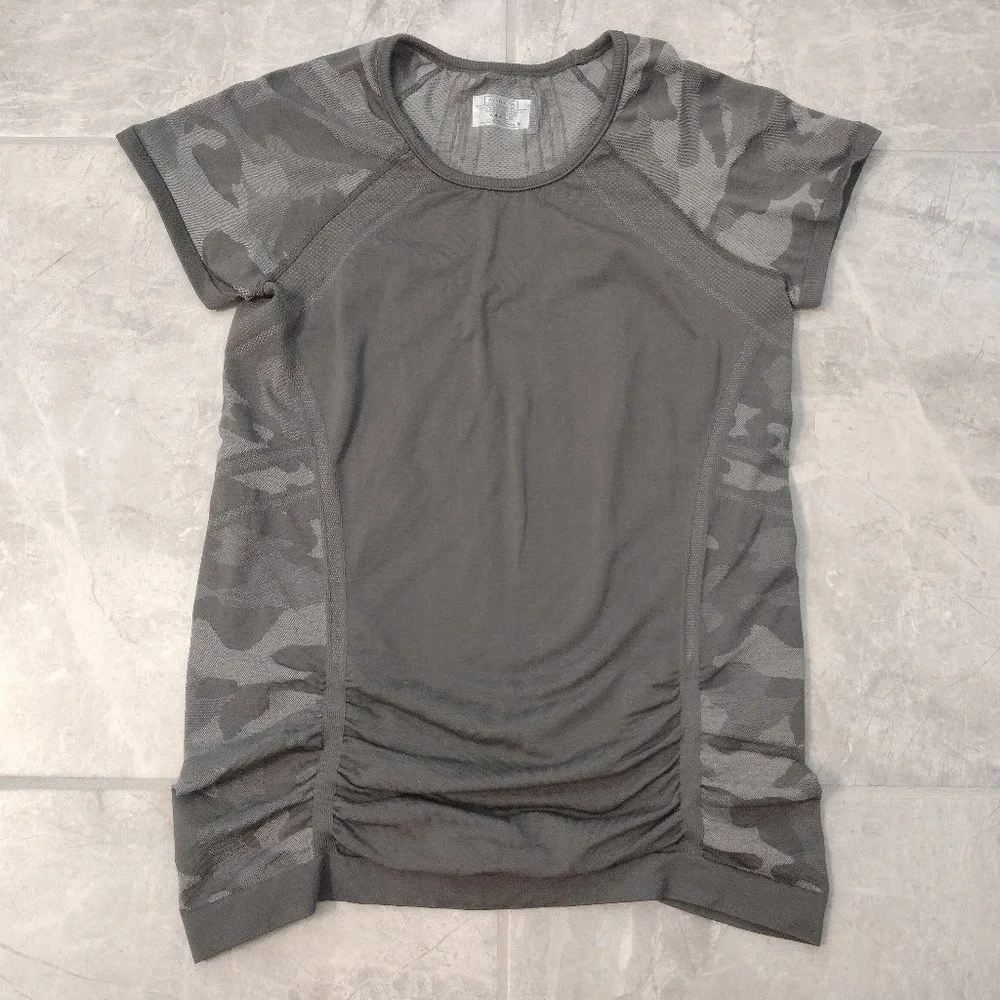 ATHLETA Women's short-sleeve gray tech athletic top, M - Picture 2 of 10